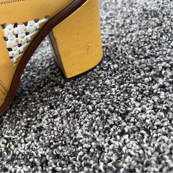 Famolare Elle Moda Yellow open weave design leather shoes Size 9 - Picture 3 of 11